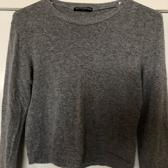 Brandy Melville Sweaters - super cute and comfy brandy Melville sweater